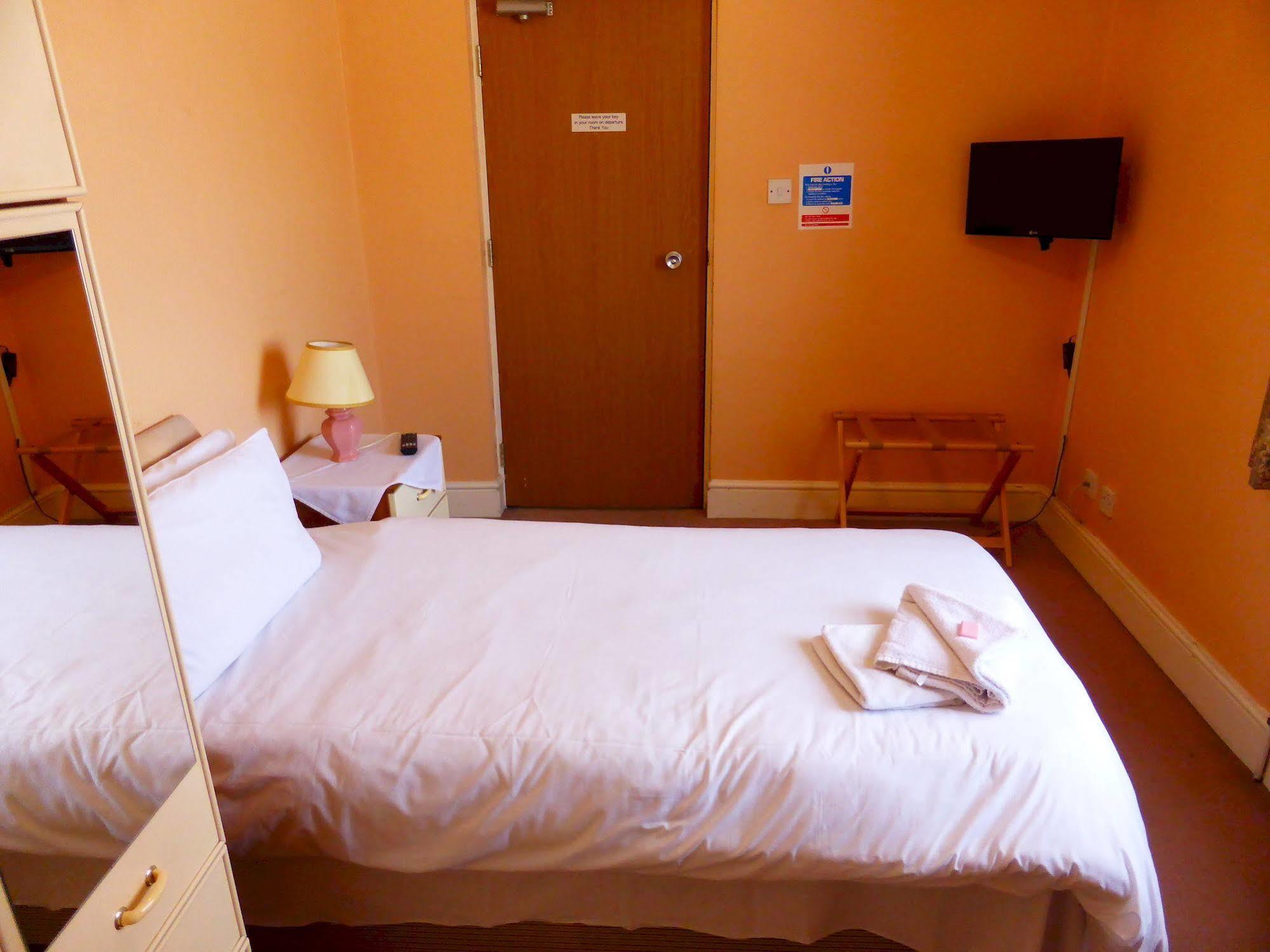 Hotel Dinara Бирмингам Екстериор снимка